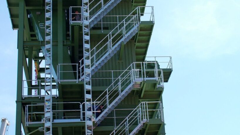 Montacargas Permanente de Cremallera o Piñón para Industria Minera