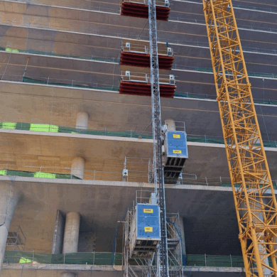Ascensores de obra bicabina: la solución eficaz para obra y construcción