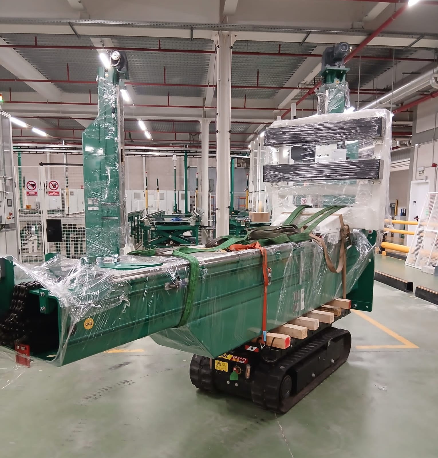 Plataforma sube escaleras de orugas 3000 kg.1
